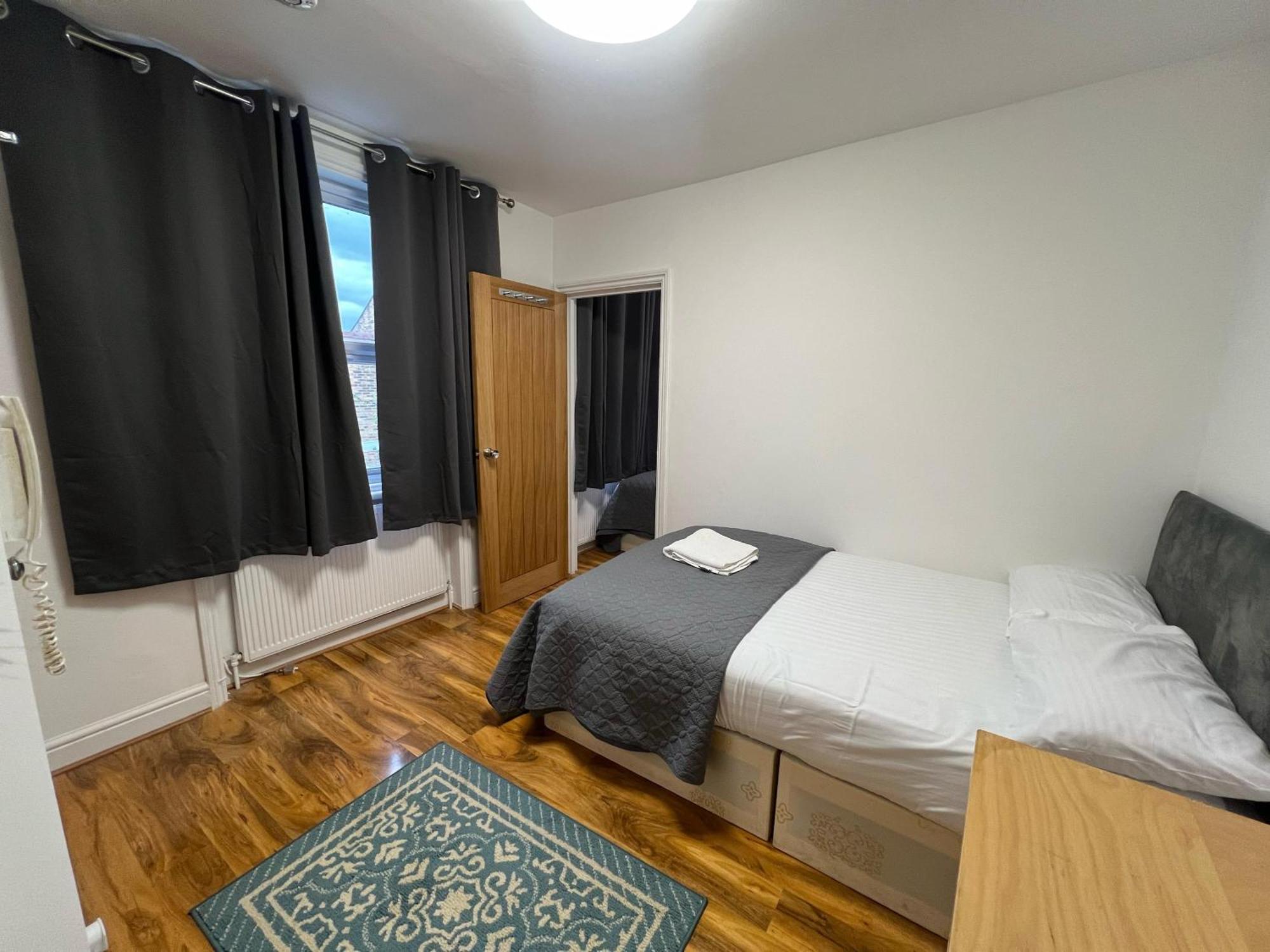 World Hotel Лондон Экстерьер фото