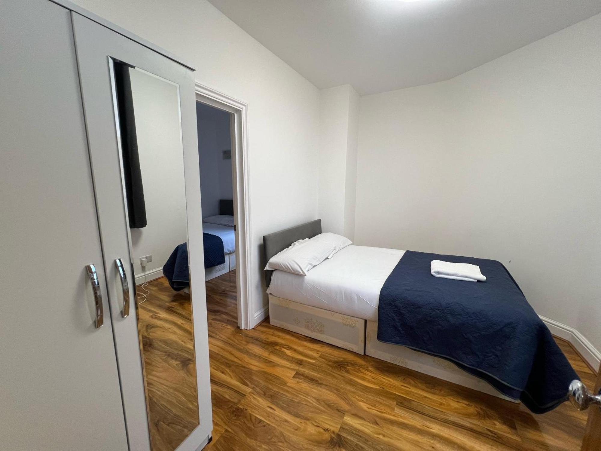 World Hotel Лондон Экстерьер фото